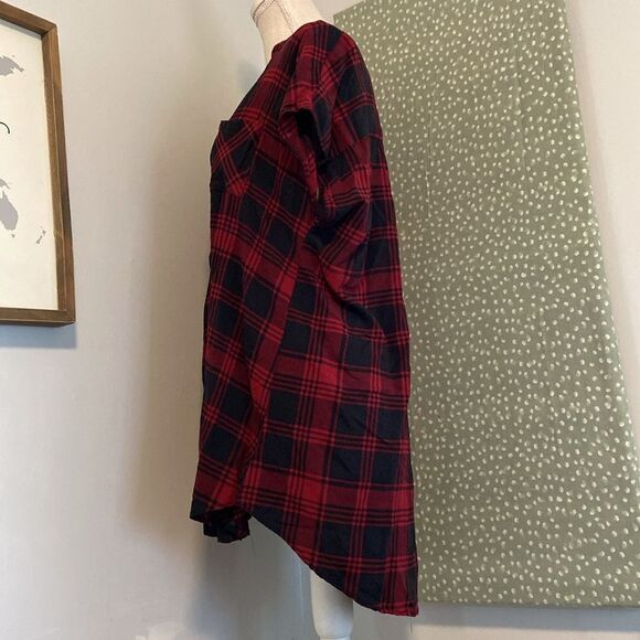 Torrid Red & Black Plaid Button Front Lightweight Short Sleeve Blouse Size 1 - Picture 4 of 8